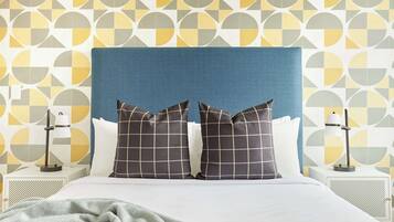 2 bedrooms, desk, iron/ironing board, WiFi