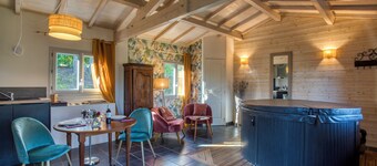 Quiet cottage with private indoor spa near Sarlat