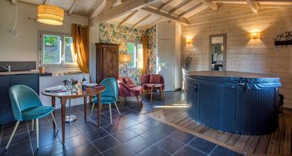 Quiet cottage with private indoor spa near Sarlat