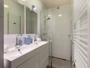 House | Bathroom - Holiday Home in Zoutelande Near Sunny Beach (Zoutelande)