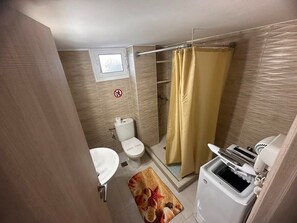 Shower, hair dryer, towels - Agioi Theodoroi Beachview Chic Modern Apt (Agii Theodori)