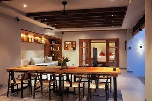 4 Schlafzimmer, Schreibtisch, Bügeleisen/Bügelbrett, Reisekinderbett