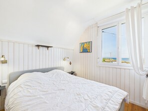 3 bedrooms, iron/ironing board, free WiFi