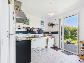 ثلاجة، ميكروويف، فرن، ماكينة لصنع القهوة/الشاي