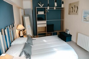 1 slaapkamer, een strijkplank/strijkijzer