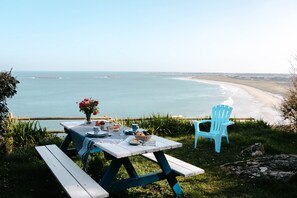 Outdoor dining - Terrace with sea view for 2 people in Plouguerneau (Plouguerneau)