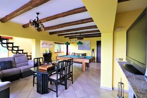 Exclusive Villa, Sea View | Living area | 46-inch flat-screen TV with digital channels - Villa Lalla (Sorrento)