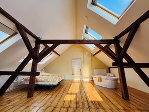 1 quarto, escrivaninha, Wi-Fi, roupa de cama