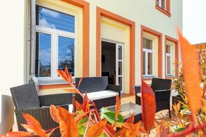 Studio Supérieur, 1 très grand lit et 1 canapé-lit, patio, vue cour intérieure | Terrasse/Patio