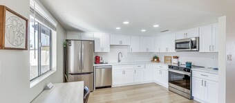 Patio Seating & Fire Pit: Family Home in Chandler!
