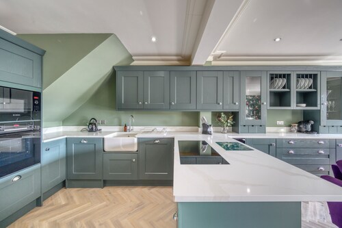 Luxury Painswick apartment close to pubs, cafes, shops, Cirencester, Cotswolds