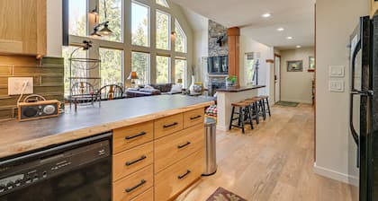 Deck, Hot Tub & Fire Pit: Mtn-view Packwood Cabin