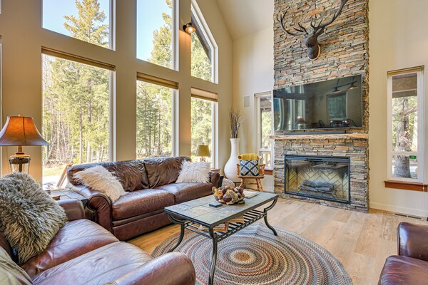 Mtn-view Packwood Cabin: Hot Tub, Deck & Fire Pit - White Pass, WA