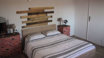 2 habitaciones, escritorio, wifi gratis y ropa de cama