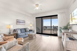 Smart-TV, DVD-spiller og kontorer