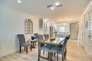 Interior - Bayfront St Petersburg Retreat 4 Mi to Downtown! (St. Petersburg)