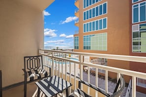 Property grounds - Sugar Beach 247: Beach view, 3 pools, steps to sand & local hotspots! (Orange Beach)