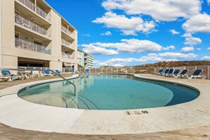 A heated pool - Sugar Beach 247: Beach view, 3 pools, steps to sand & local hotspots! (Orange Beach)