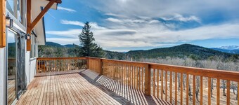 3 Mi to Casinos: Cabin w/ Stables in Black Hawk!