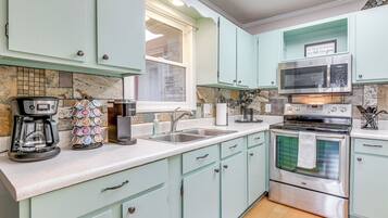 House (2 Bedrooms) | Interior