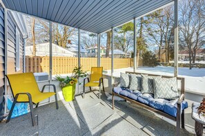 Interior - 3 Mi to Hospitals: Inviting Rockford Home w/ Yard! (Rockford)