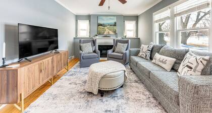 3 Mi to Hospitals: Inviting Rockford Home w/ Yard!