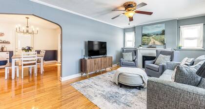 3 Mi to Hospitals: Inviting Rockford Home w/ Yard!