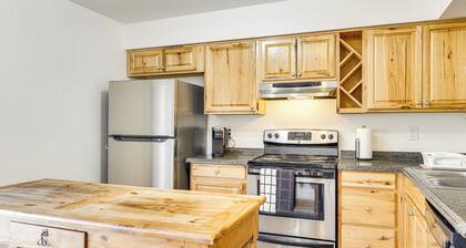 4 Mi to Downtown Tucson: Peaceful Townhome!