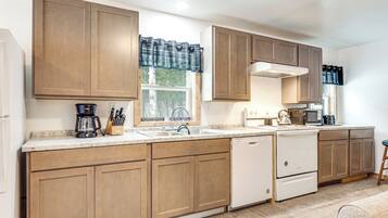 House (2 Bedrooms) | Interior