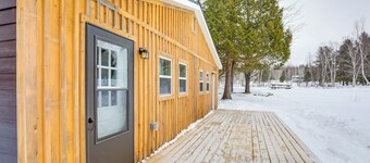 2 Ponds & Trail Access: Peaceful Cabin in Calumet!