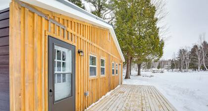 2 Ponds & Trail Access: Peaceful Cabin in Calumet!