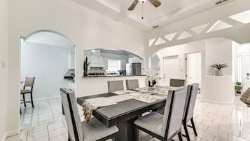 House (3 Bedrooms) | Interior