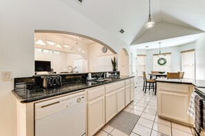 House (3 Bedrooms) | Interior - Fenced Yard: Home Near Hospitals in Edinburg! (Edinburg)