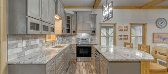 Greers Ferry Lake Access & Deck: Group Getaway!