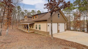 House (6 Bedrooms) | Interior - Greers Ferry Lake Access & Deck: Group Getaway! (Drasco)