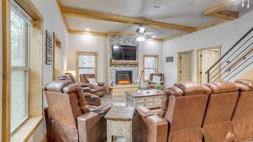 House (6 Bedrooms) | Interior