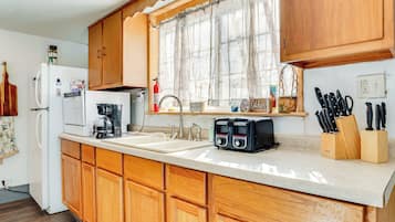 House (2 Bedrooms) | Interior