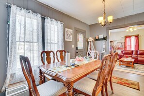 House (2 Bedrooms) | Interior