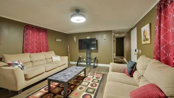 House (3 Bedrooms) | Front of property