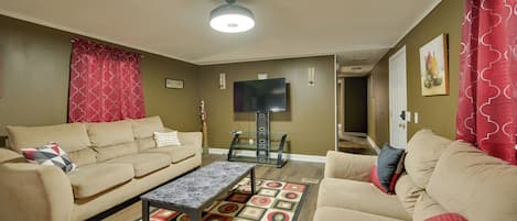 House (3 Bedrooms) | Front of property