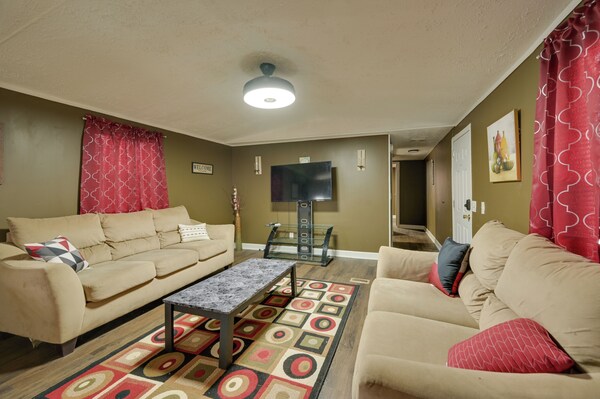 8 Mi To Dtwn Greenville: Bethel Home W/ Yard - Princeville, NC