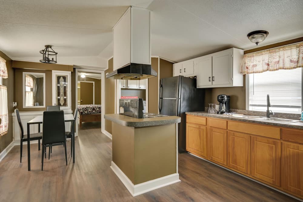 8 Mi to Dtwn Greenville: Bethel Home w/ Yard - Crisp, NC