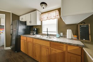 House (3 Bedrooms) | Interior - 8 Mi to Dtwn Greenville: Bethel Home w/ Yard (Bethel)