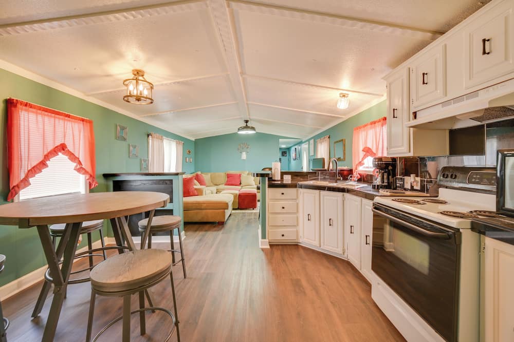 8 Mi to Dtwn Greenville: Pet-friendly Family Home! - Tarboro, NC