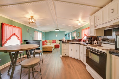 8 Mi to Dtwn Greenville: Pet-friendly Family Home!