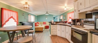 8 Mi to Dtwn Greenville: Pet-friendly Family Home!