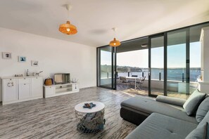 Télévision, espaces bureaux