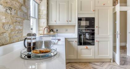 Luxury Broadway apartment close to pubs, cafes, shops, Cirencester, Cotswolds