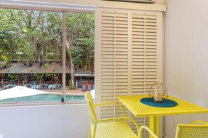 Dining - Cozy studio in gorgeous Port Douglas with WiFi, fitness room, AC (Port Douglas)
