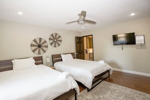 3 chambres, fer et planche à repasser, Wi-Fi gratuit, draps fournis